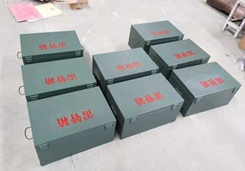 巴林左炸药箱和雷管箱一般是怎么存放的？