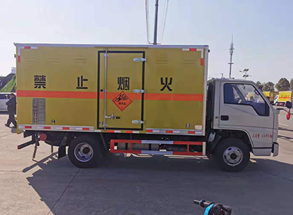 巴林左爆破器材运输车技术升级与安全合规新趋势